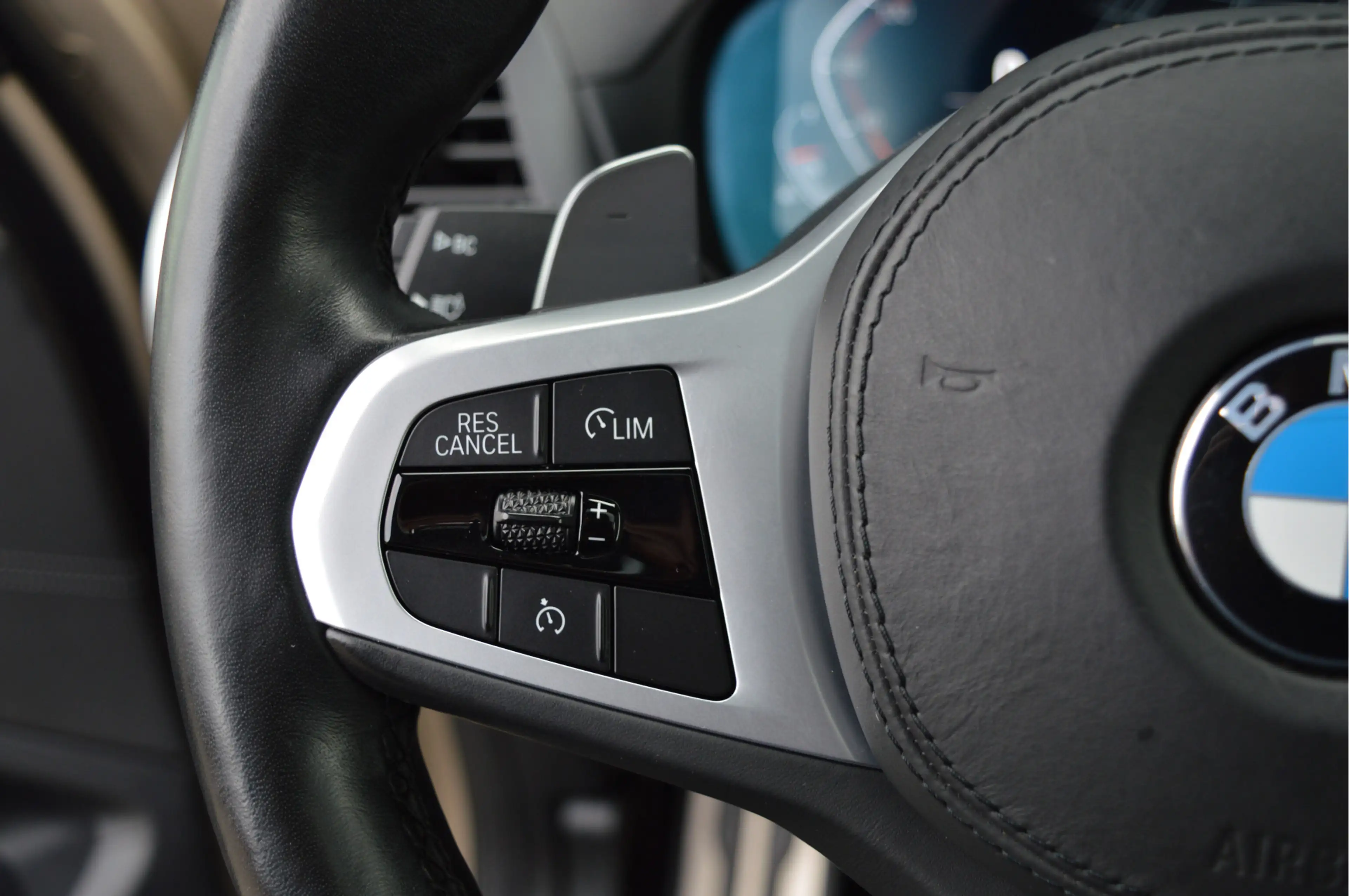 BMW X4 xDrive20i High Executive Edition | M-PAKKET | PANO — photo 25