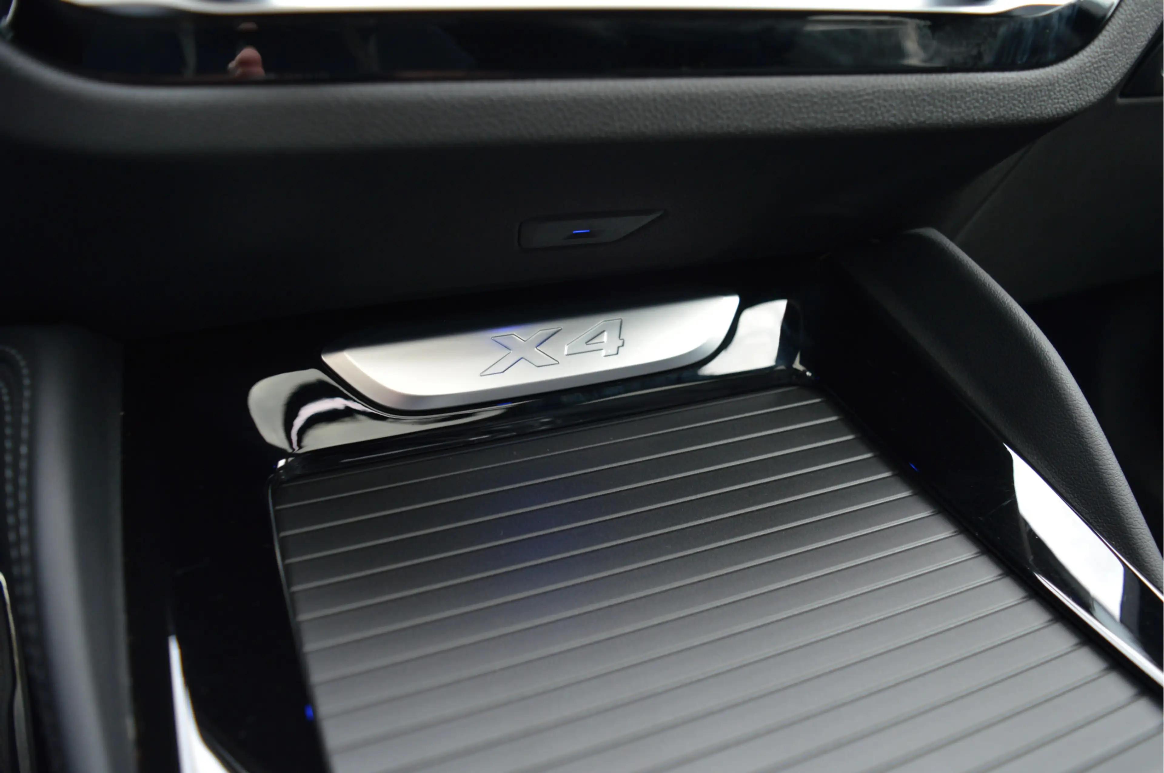 BMW X4 xDrive20i High Executive Edition | M-PAKKET | PANO — photo 19