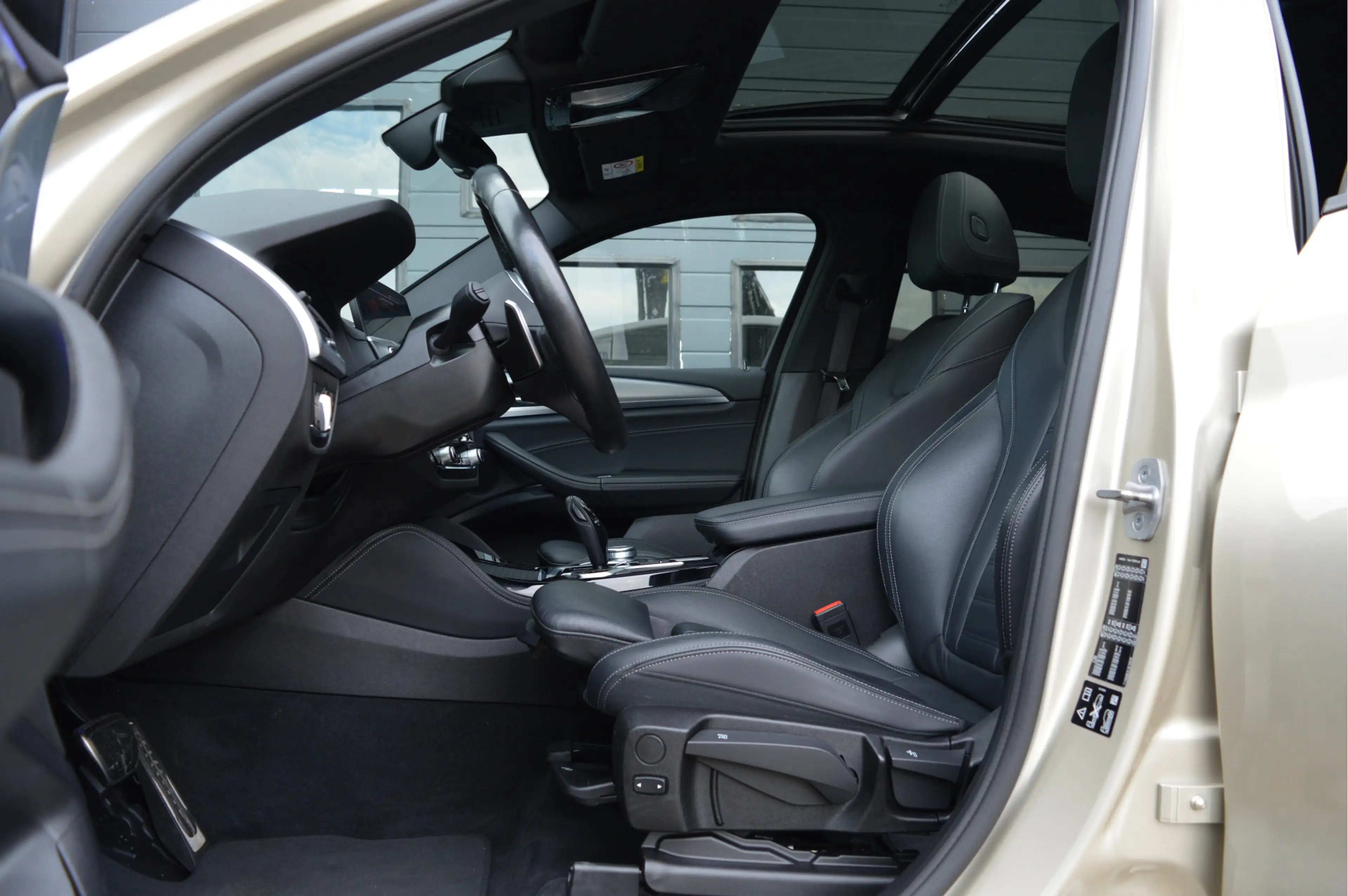 BMW X4 xDrive20i High Executive Edition | M-PAKKET | PANO — photo 8
