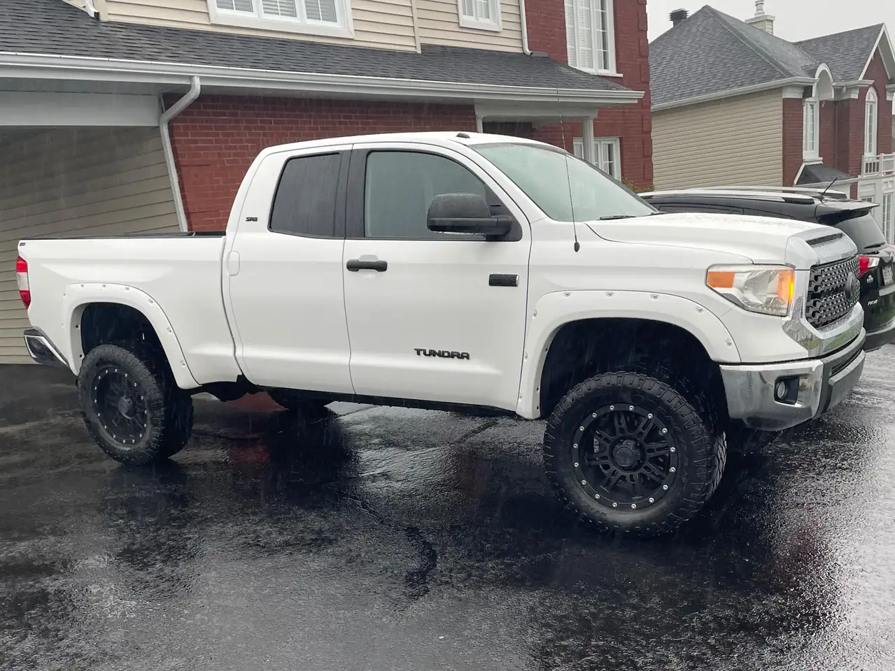 Toyota Tundra снимка Toyota Tundra