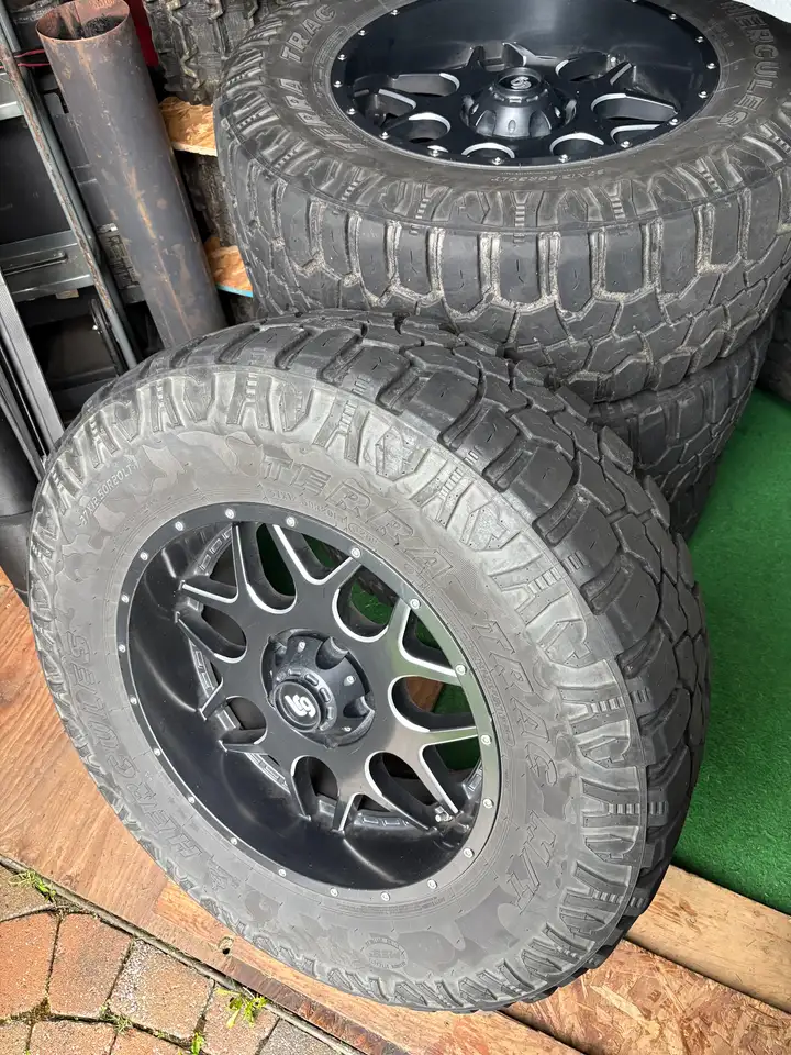 Toyota Tundra снимка Toyota Tundra