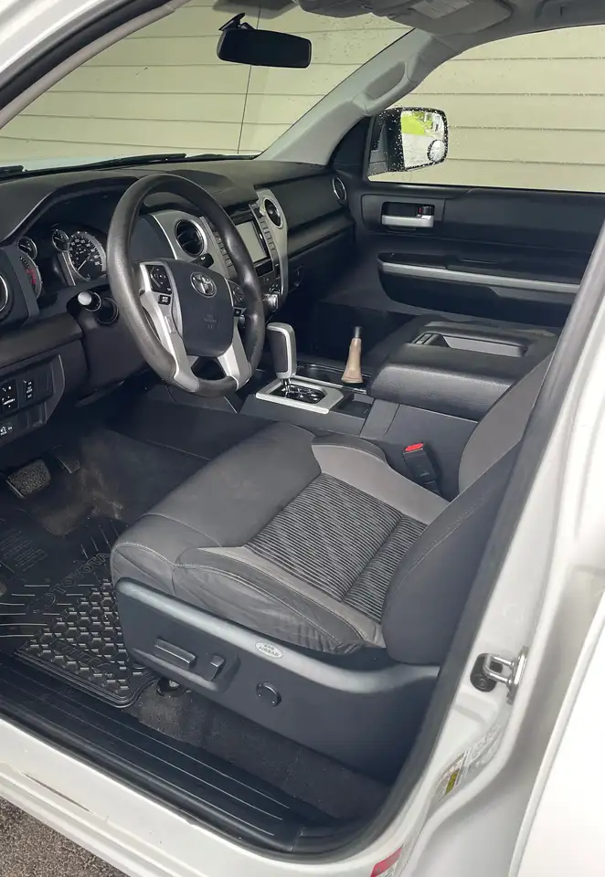Toyota Tundra снимка Toyota Tundra