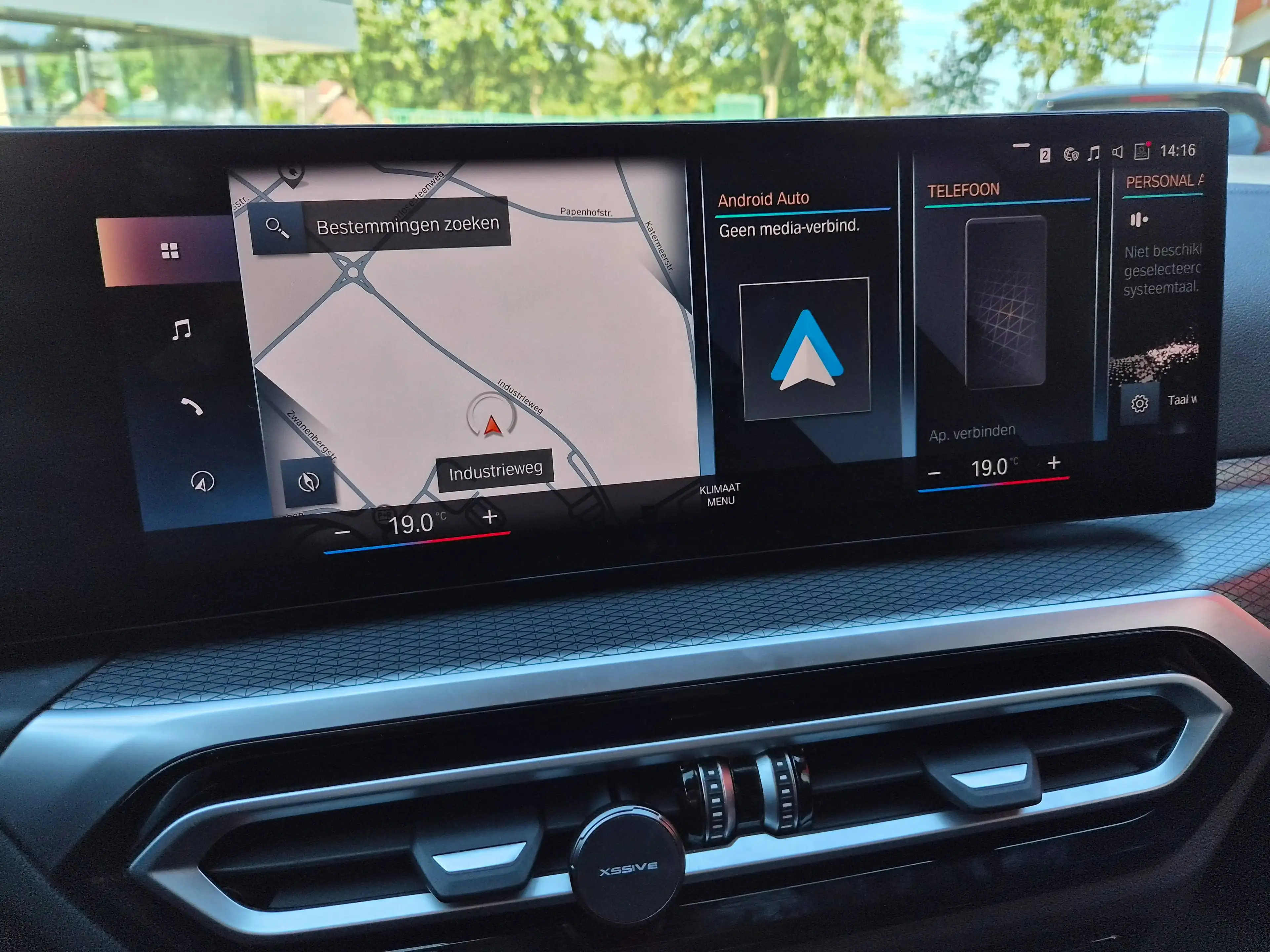 BMW 330 Touring 330eXA PHEV — photo 14