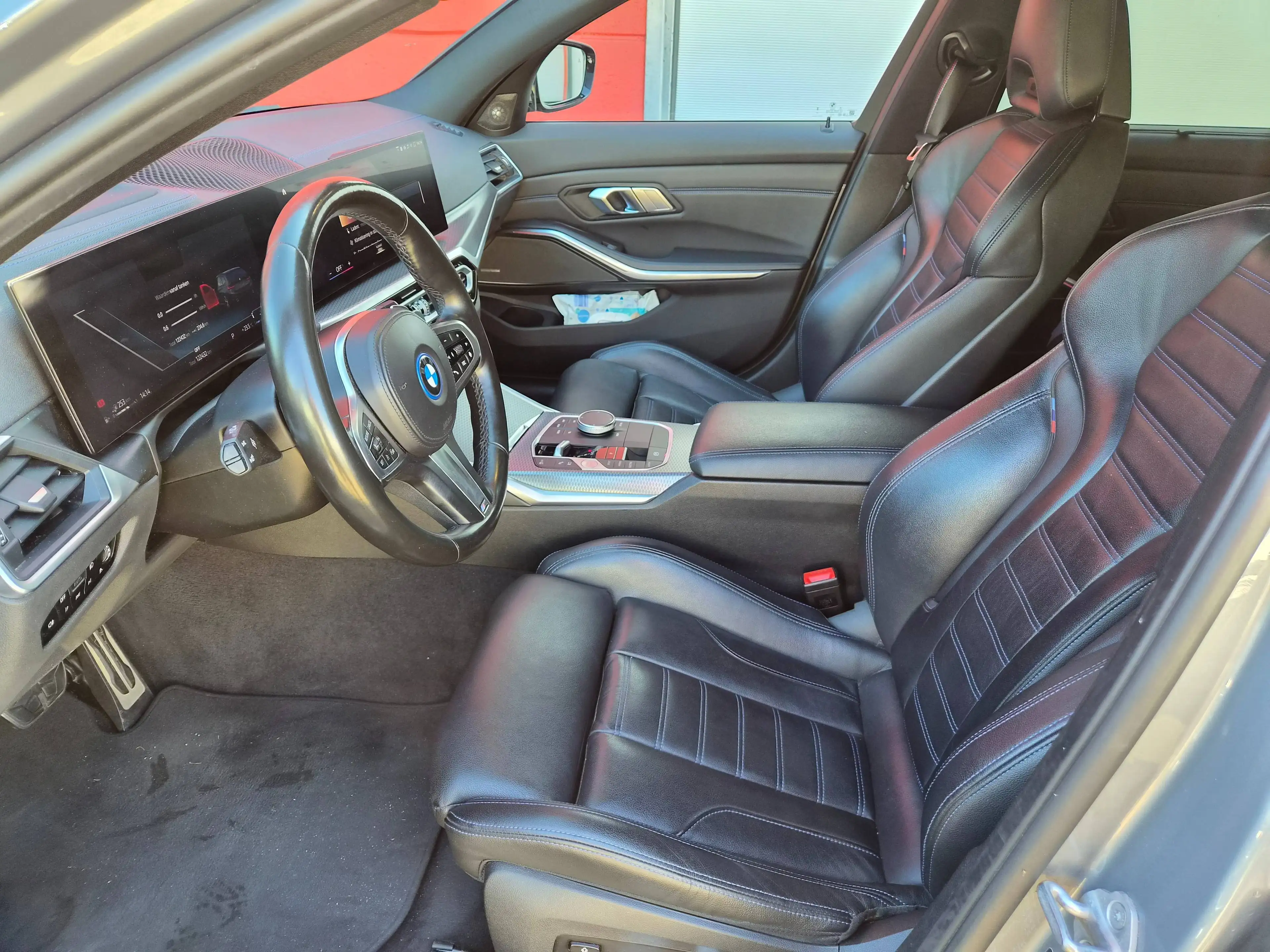 BMW 330 Touring 330eXA PHEV — photo 9