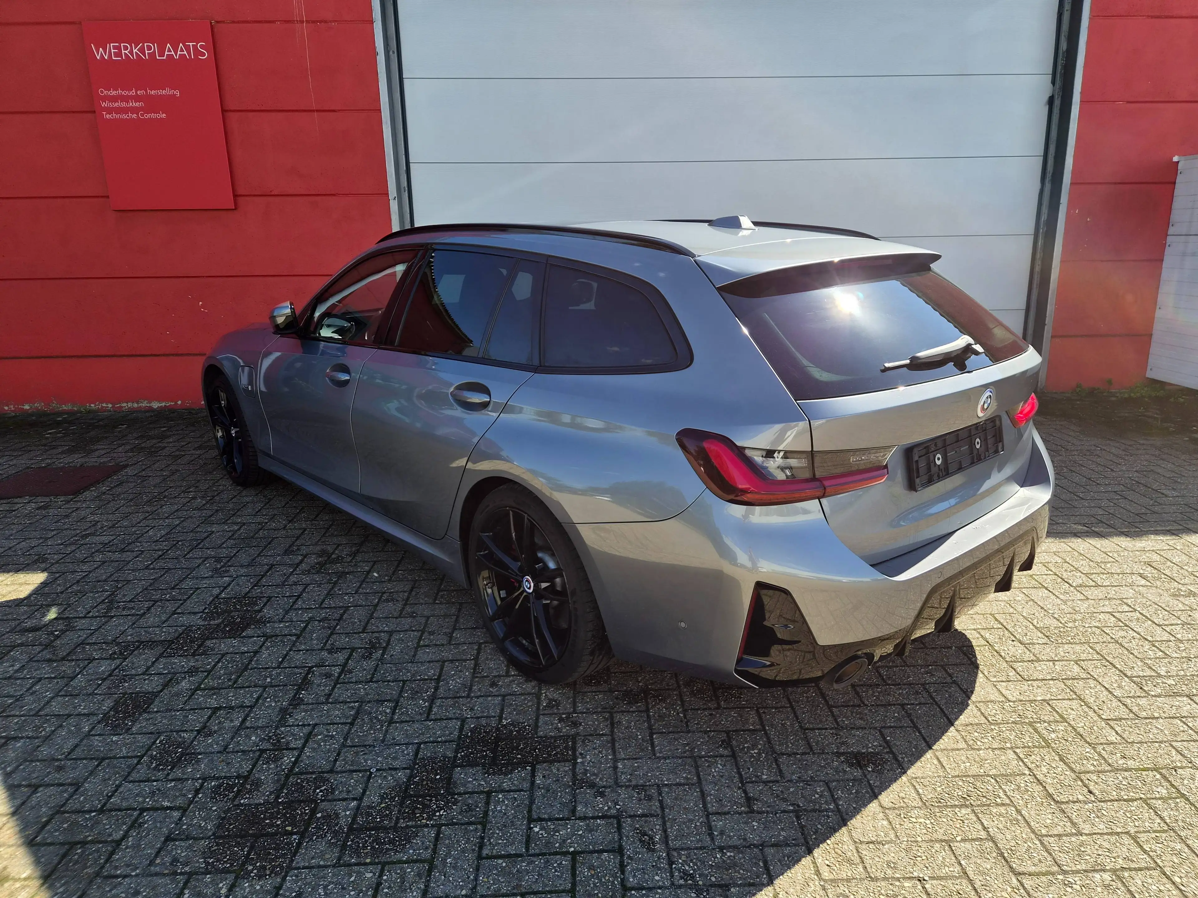 BMW 330 Touring 330eXA PHEV — photo 3