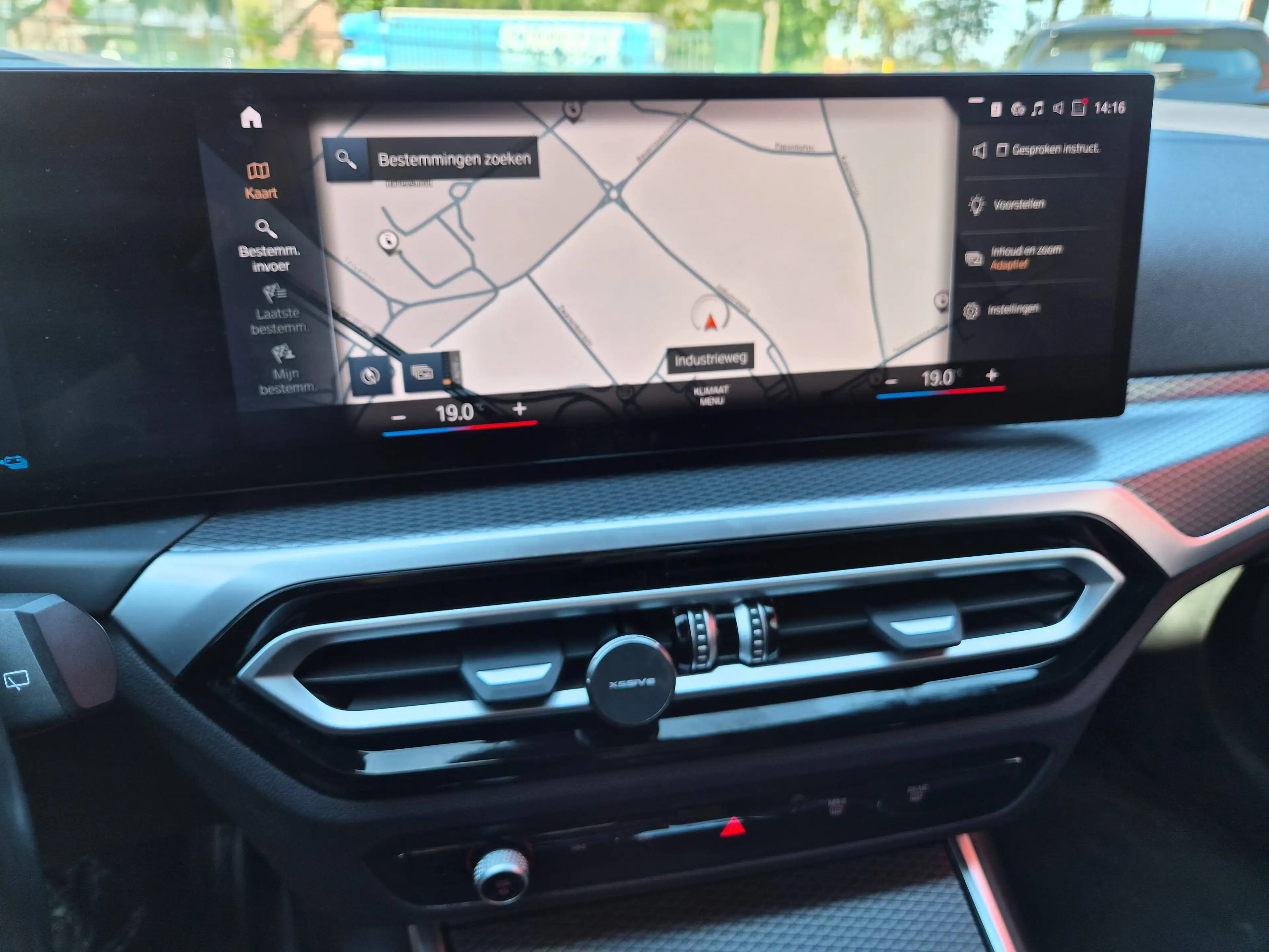 BMW 330 Touring 330eXA PHEV — photo 13