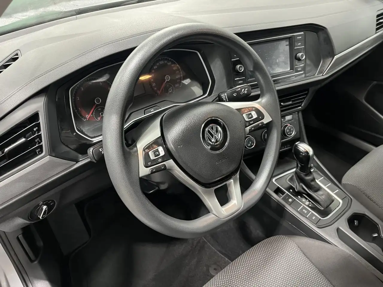 Volkswagen Jetta снимка Volkswagen Jetta