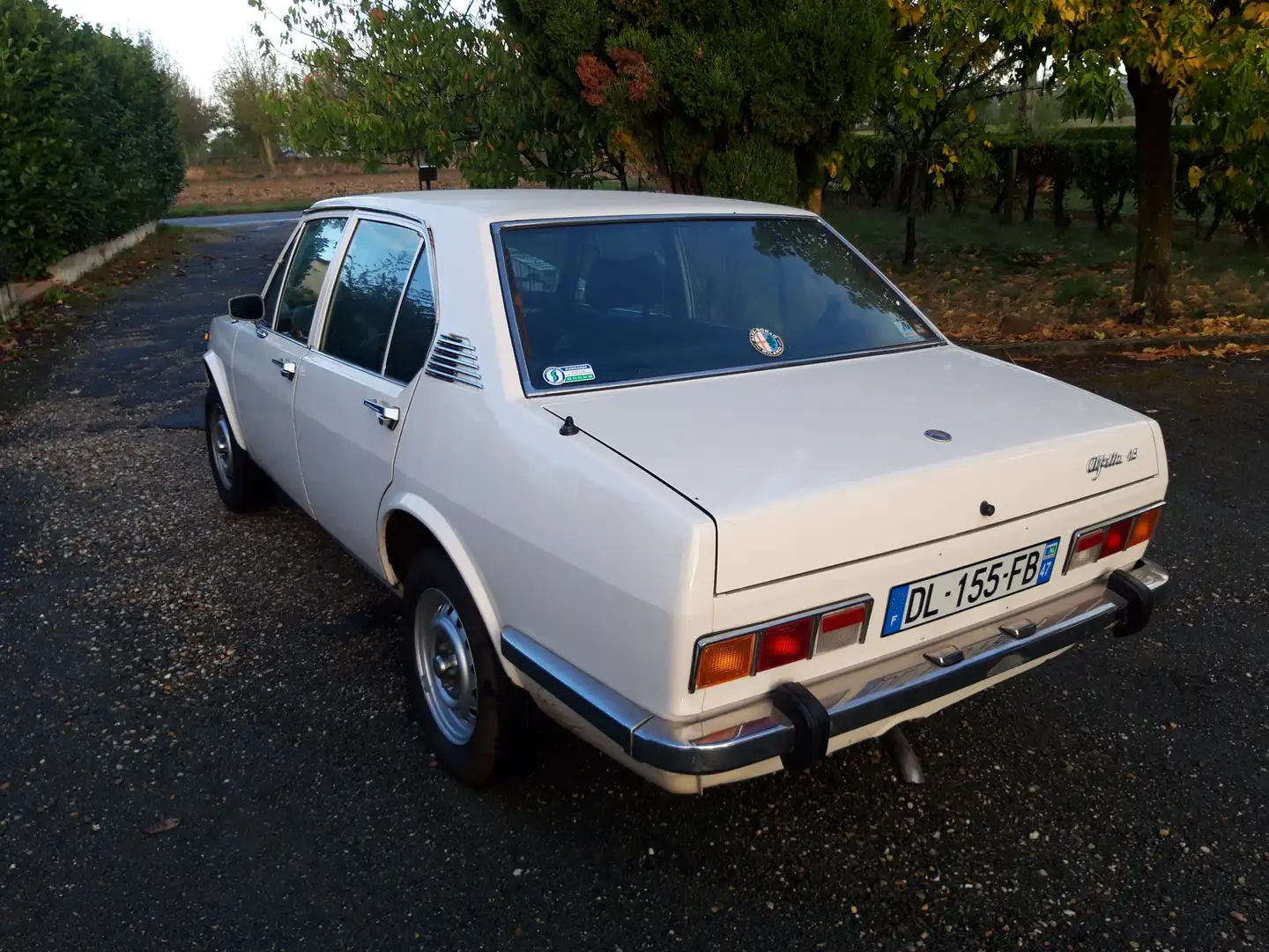 Alfa Romeo Alfetta 1.8 L Бежевий - 2