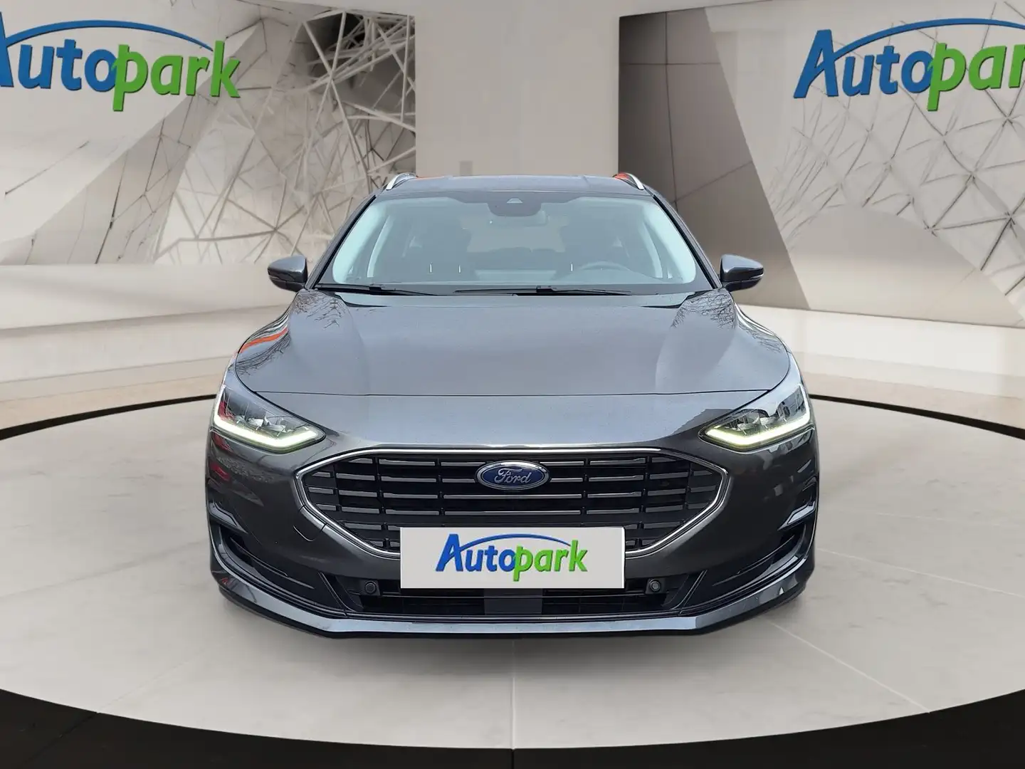 Ford Focus Titanium X Turnier Autom. Grau - 2