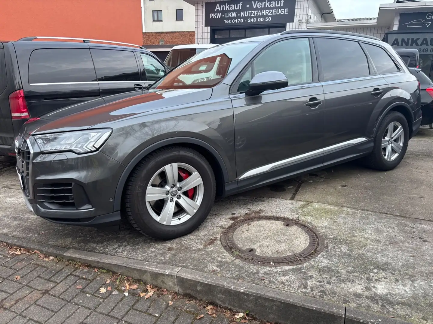 Audi Q7 50 TDI quattro basis 7 SITZER Grau - 2