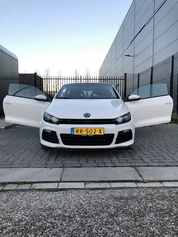 Volkswagen Scirocco 2009 из Европы — купить под ключ