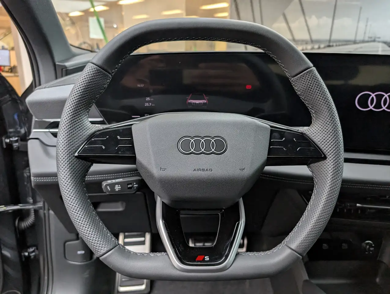 Audi Q6 e-tron снимка Audi Q6 e-tron