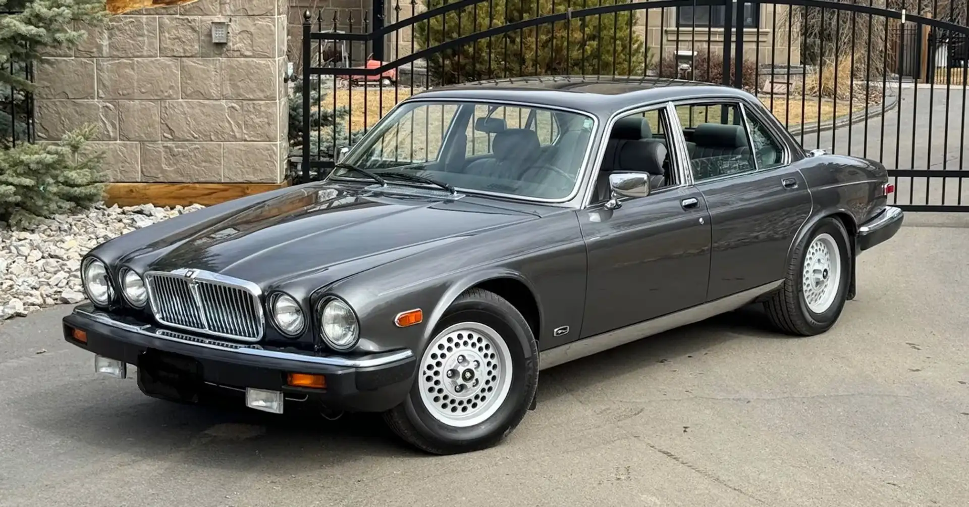 Jaguar XJ12 XJ12, 1.Hand, 55.200 km, 3 Jahre Garantie Gris - 1