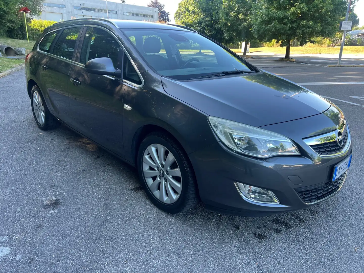 Opel Astra 1.7 CDTI 125CV Sports Tourer Cosmo Gris - 2