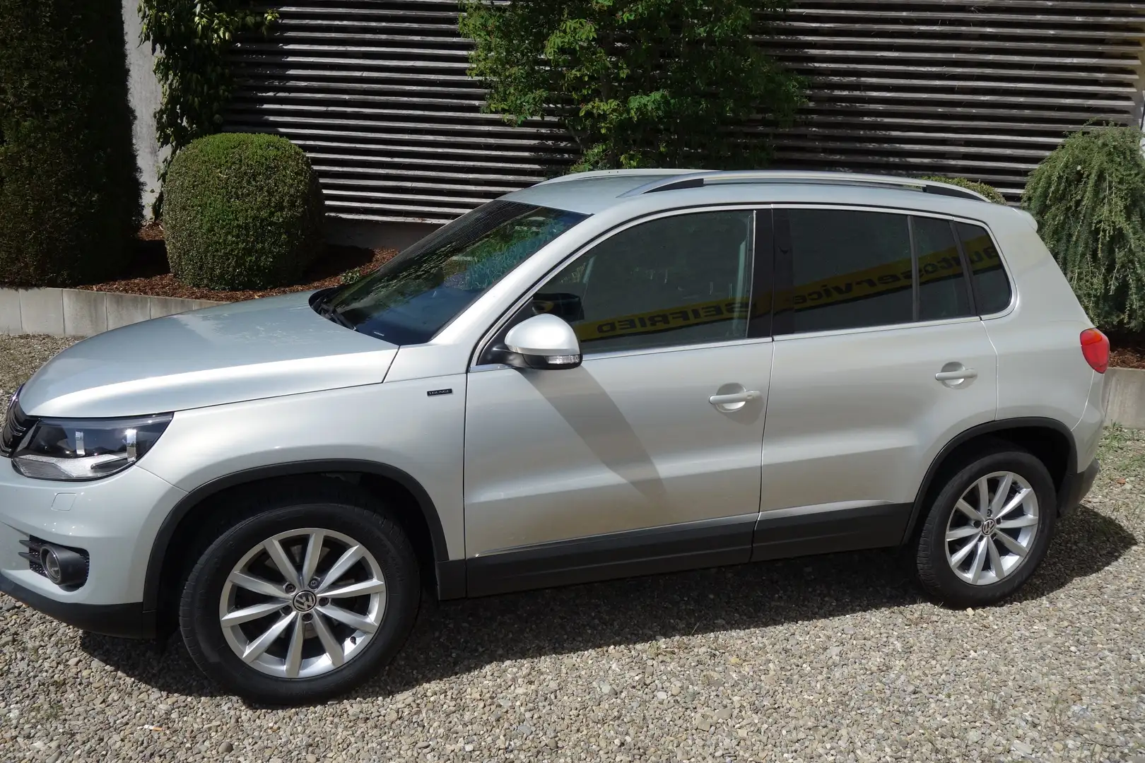 Volkswagen Tiguan Lounge Sport Gris - 2