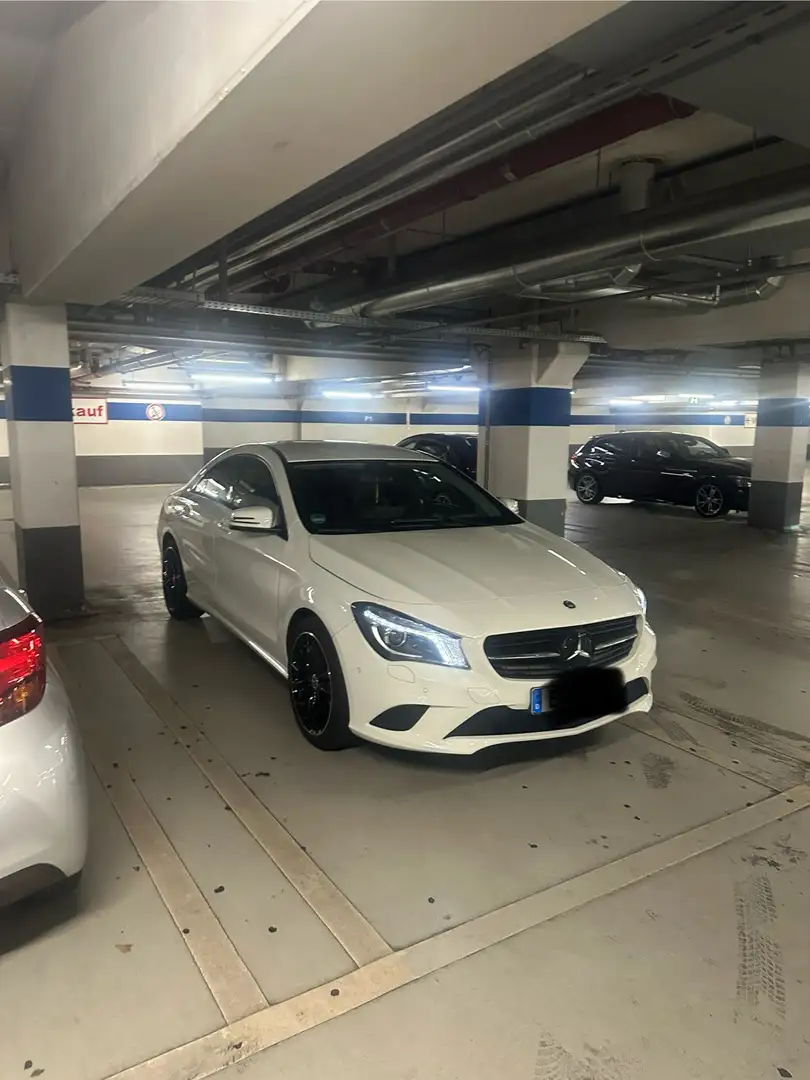Mercedes-Benz CLA 180 7G-DCT AMG Line - 1