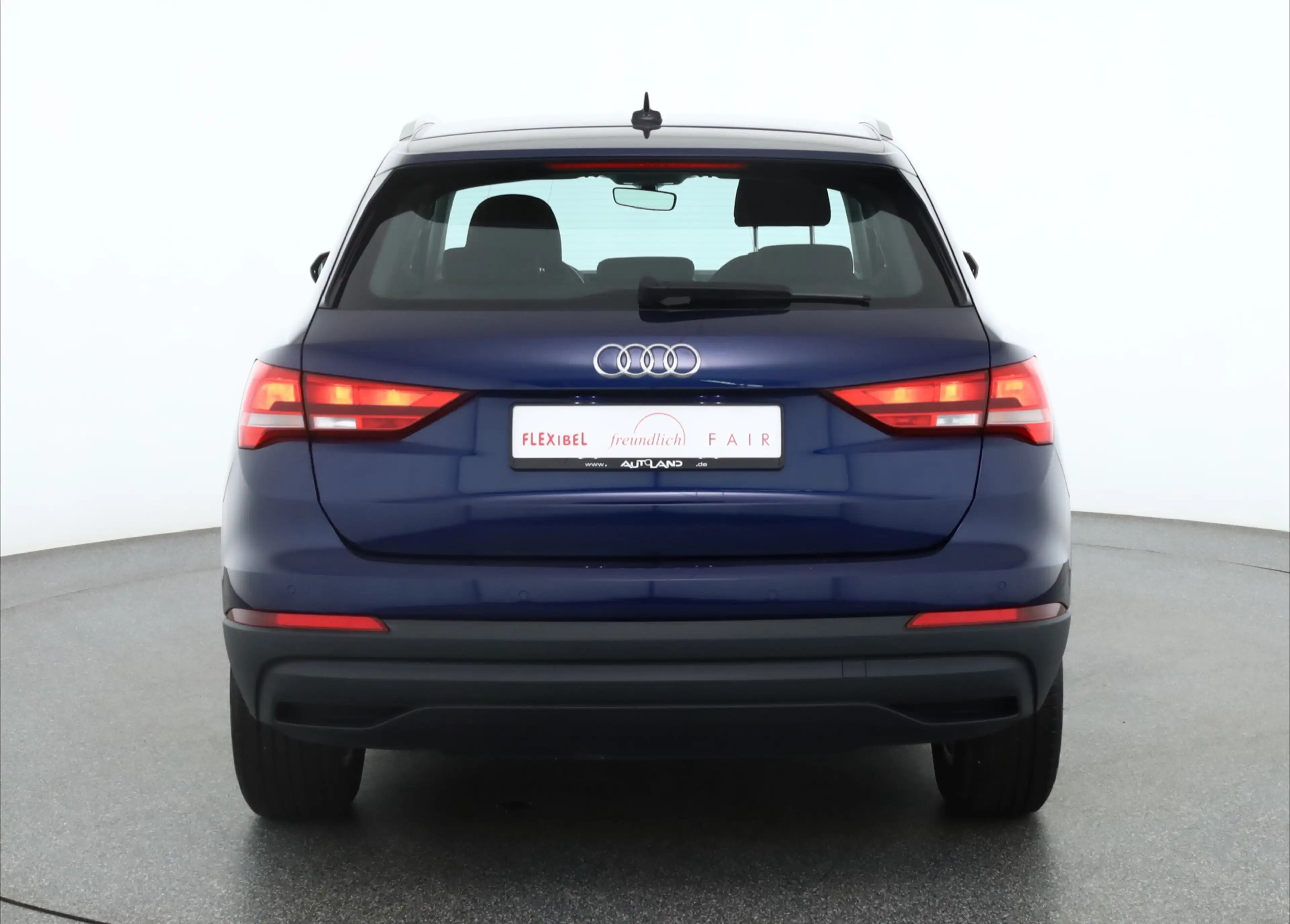 Audi Q3 45 TFSIe LED Navi AHK DAB PDC Tempomat — photo 4