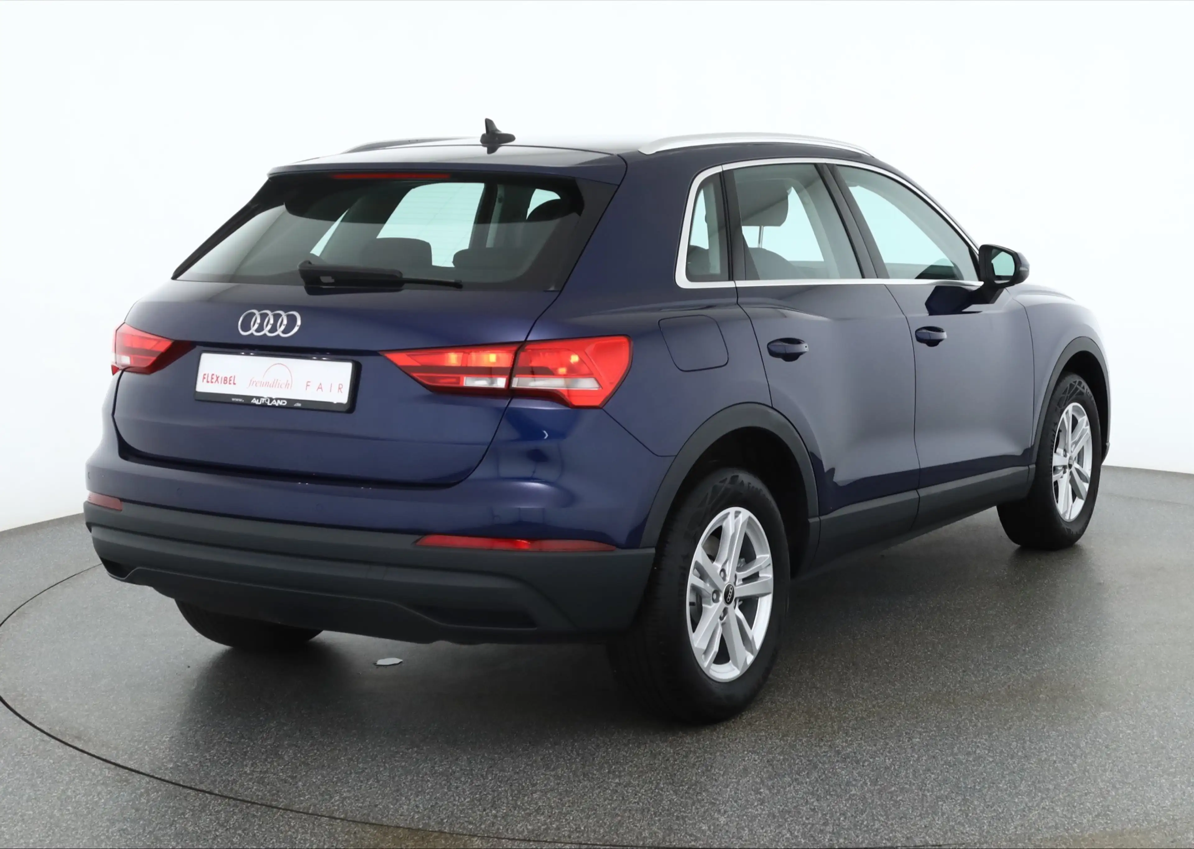 Audi Q3 45 TFSIe LED Navi AHK DAB PDC Tempomat — photo 5