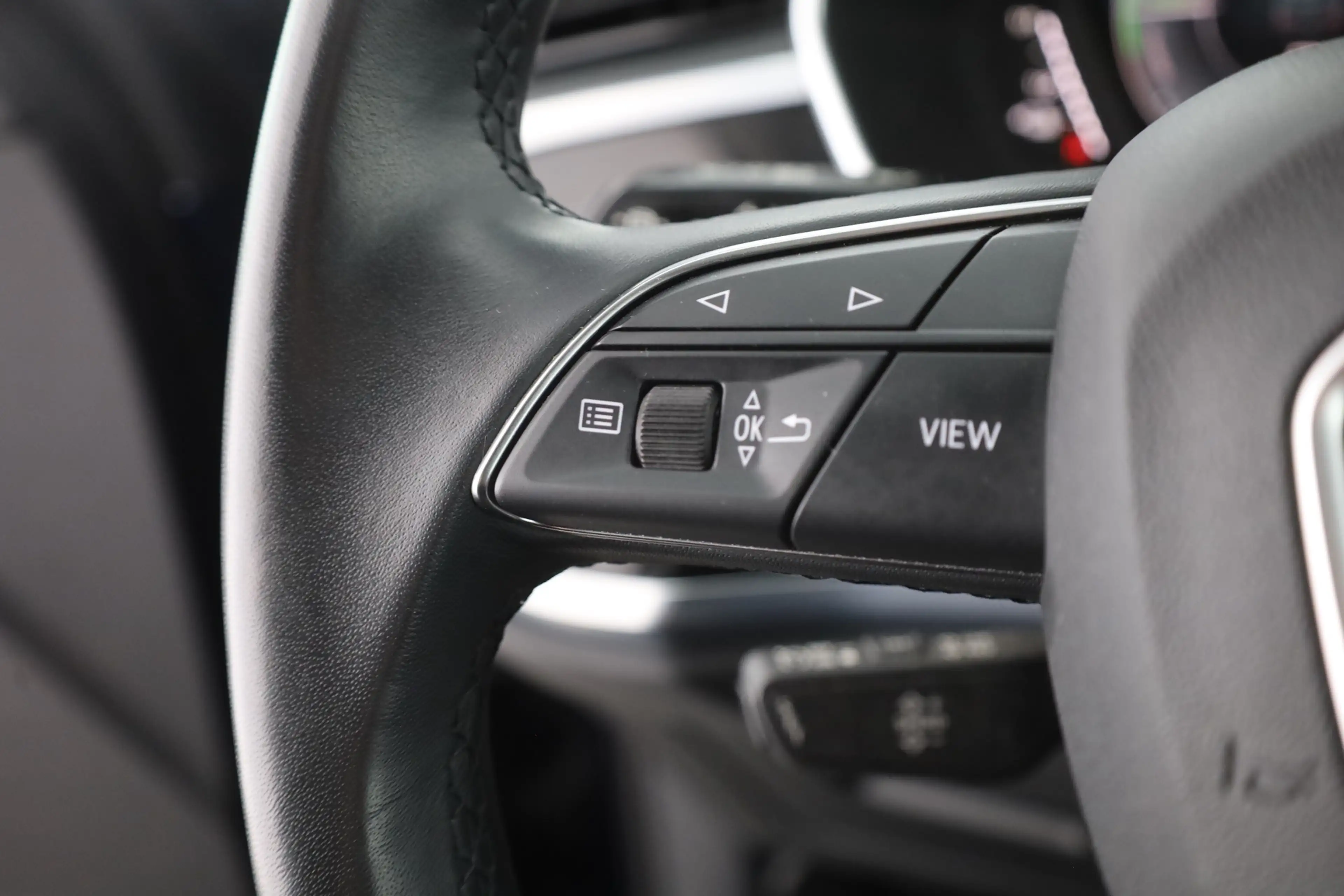 Audi Q3 45 TFSIe LED Navi AHK DAB PDC Tempomat — photo 15