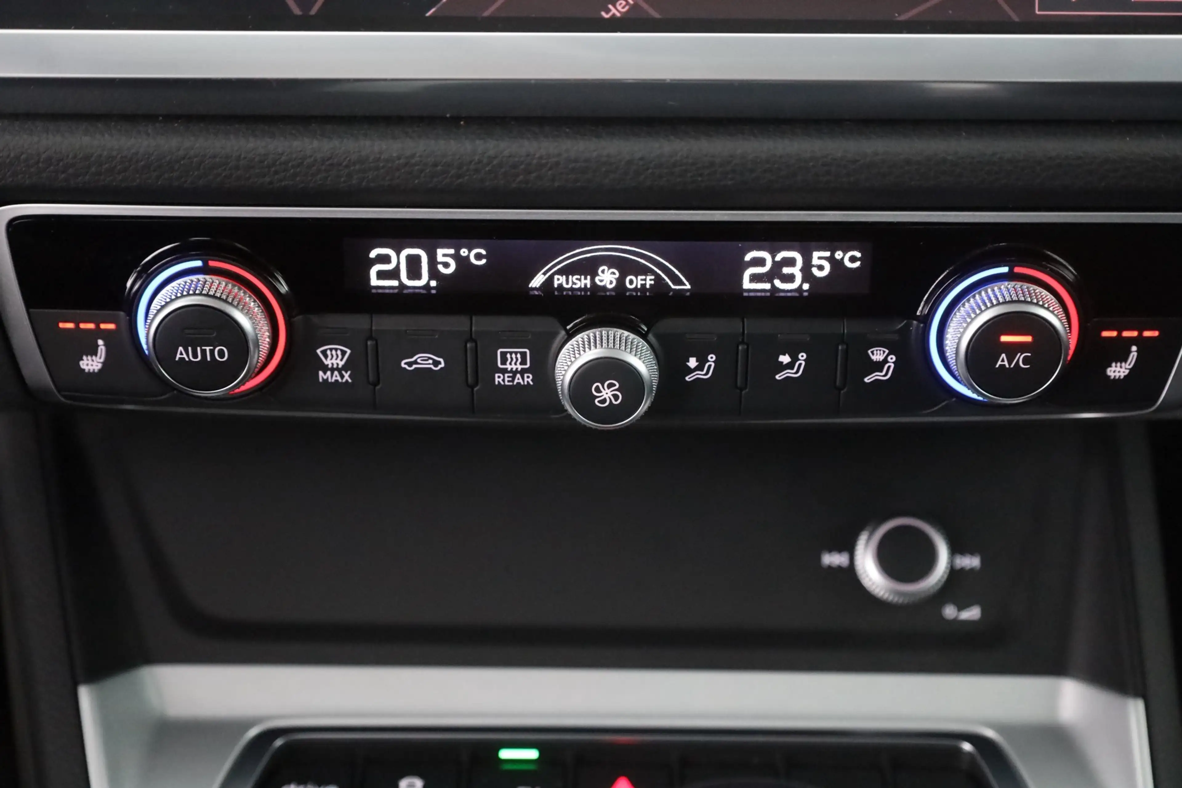 Audi Q3 45 TFSIe LED Navi AHK DAB PDC Tempomat — photo 12