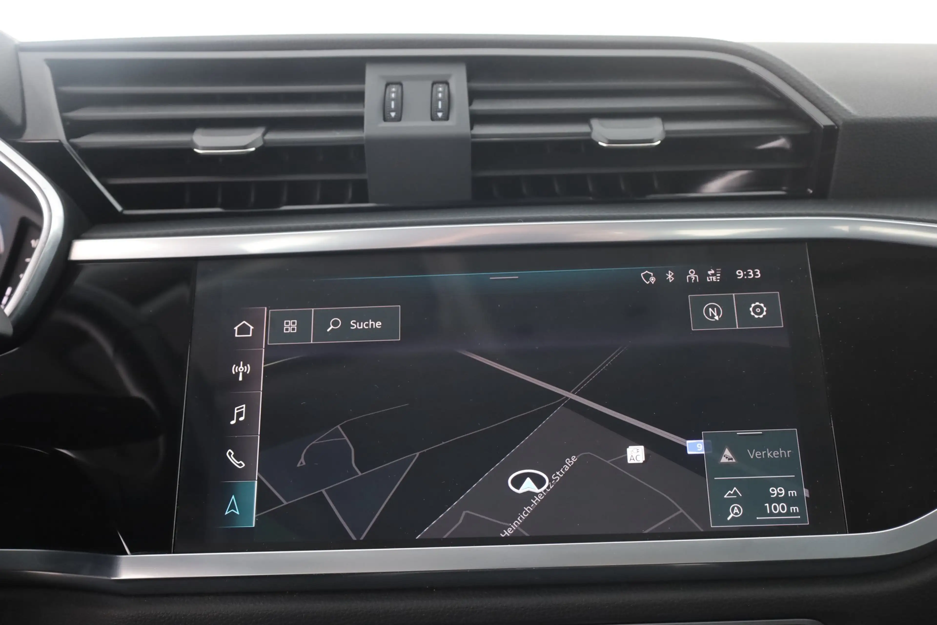 Audi Q3 45 TFSIe LED Navi AHK DAB PDC Tempomat — photo 11