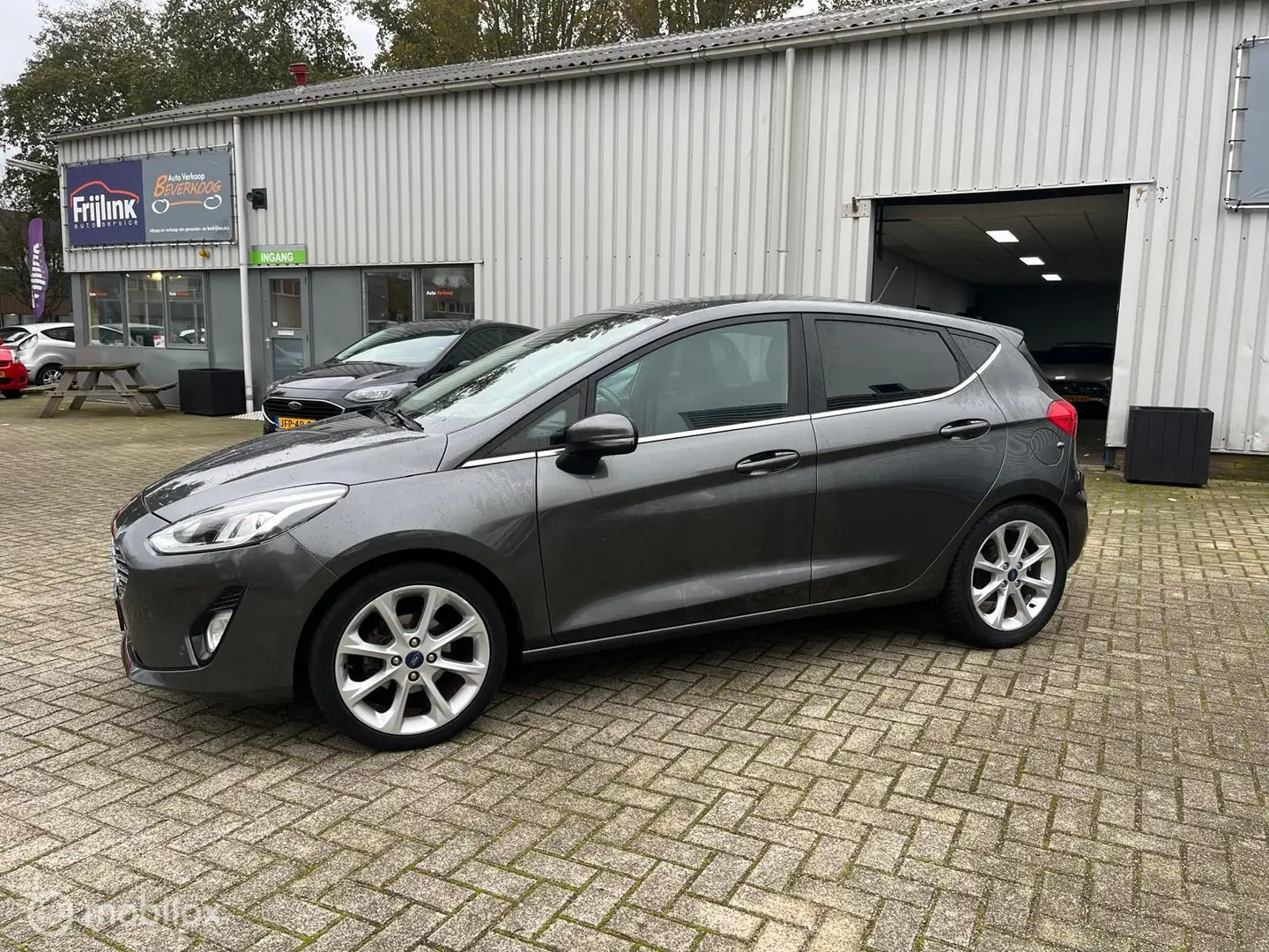 Ford Fiesta 1.0 EcoBoost Titanium 6/12 m garantie Grijs - 2