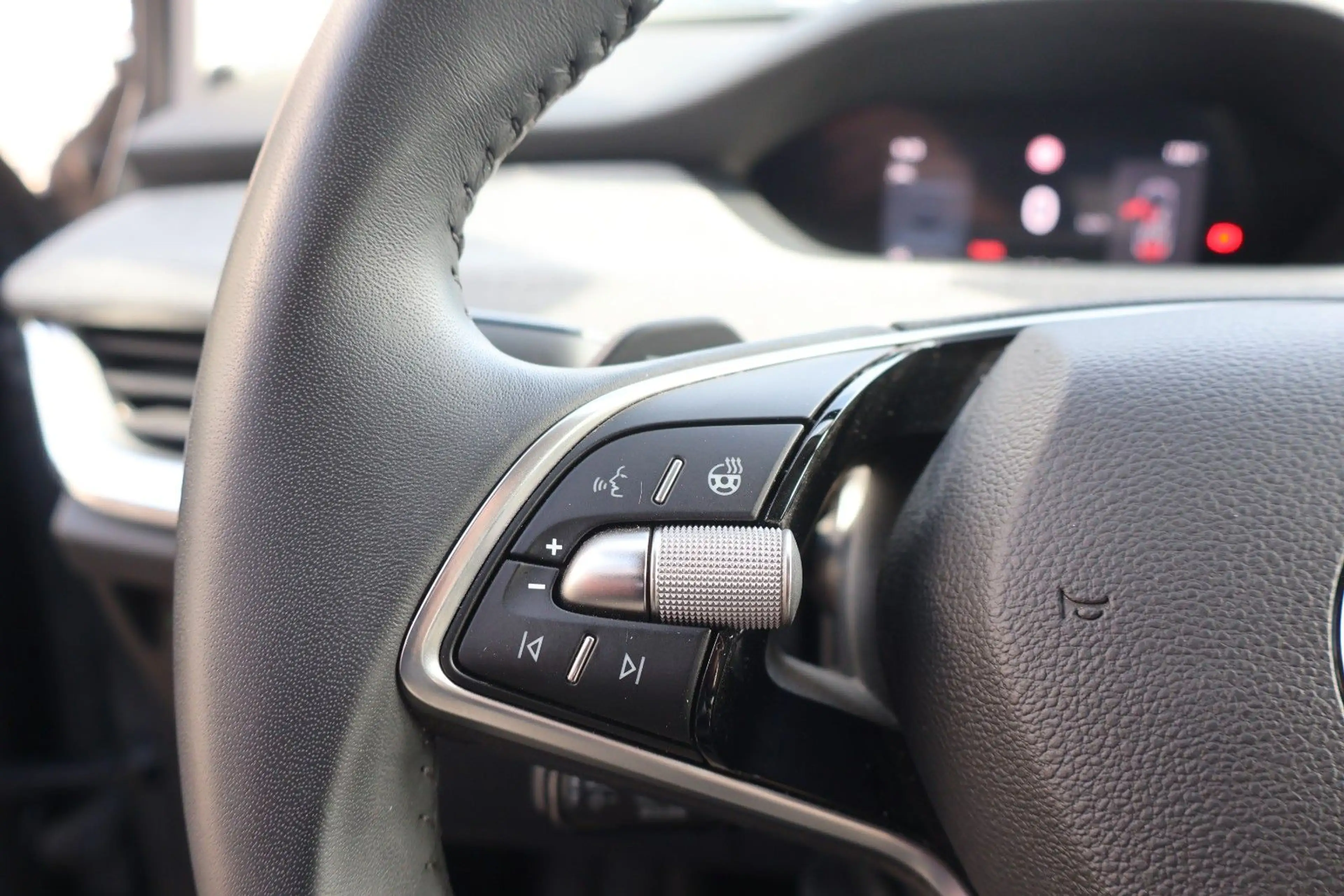 Skoda Enyaq 85 x Loft AHK /Kamera/LED/Allwetterreifen — photo 23
