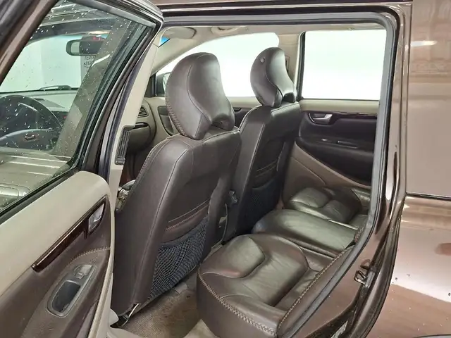 Volvo V70 view 7