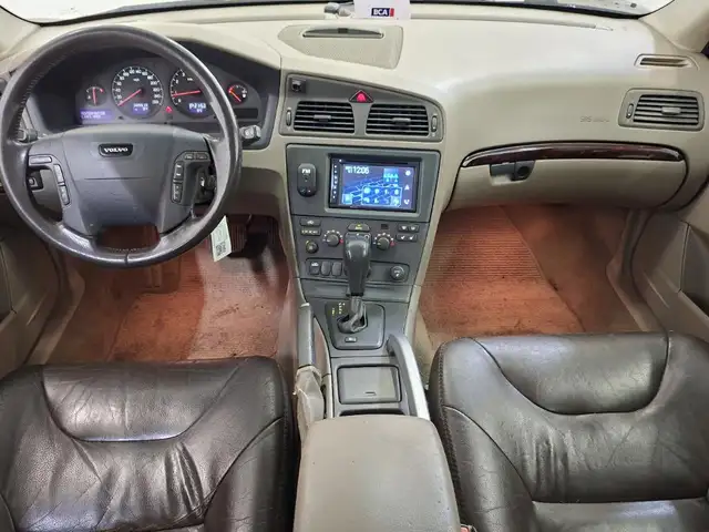 Volvo V70 view 5