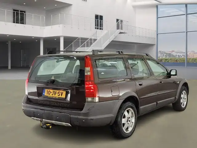 Volvo V70 view 3