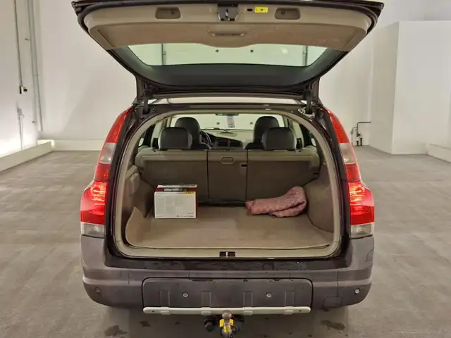 Volvo V70 view 8