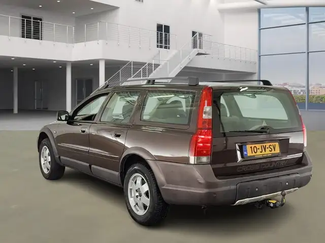Volvo V70 view 4