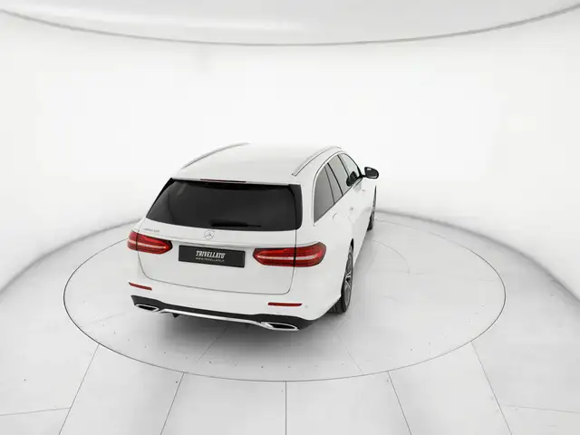Mercedes-Benz E-Class view 6