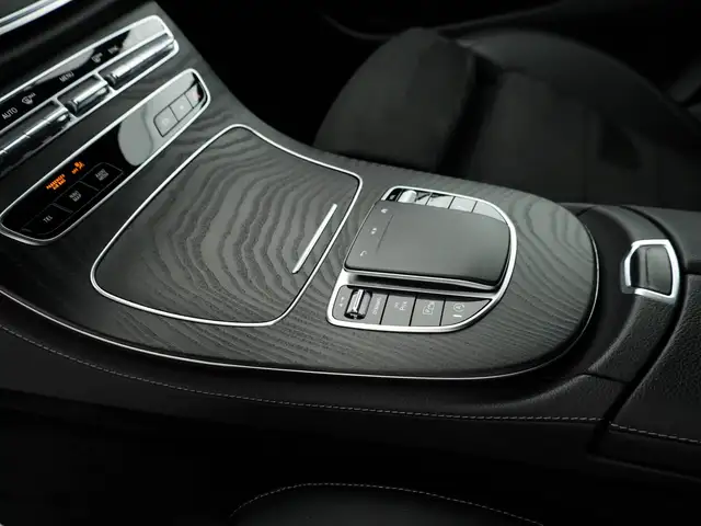 Mercedes-Benz E-Class view 19