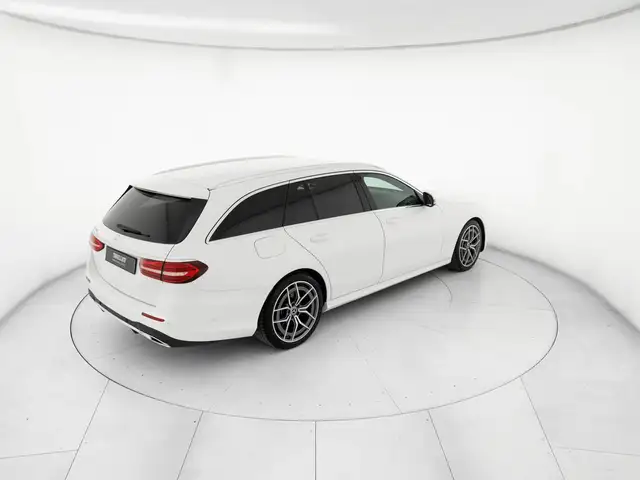 Mercedes-Benz E-Class view 4