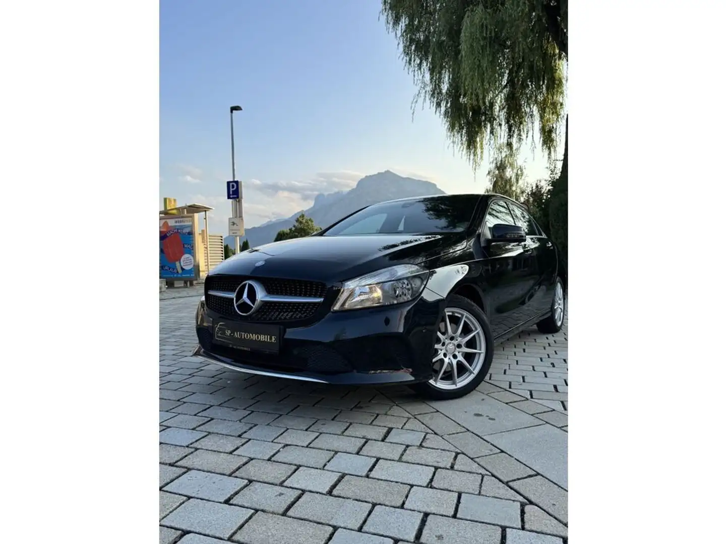 Mercedes-Benz A 180 BlueEfficiency Edition Schwarz - 2
