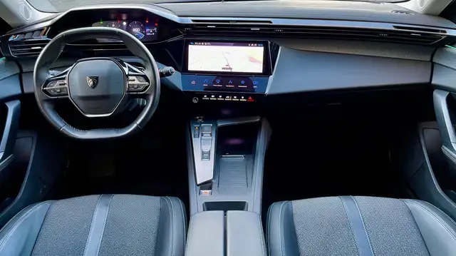 Peugeot 308 view 8