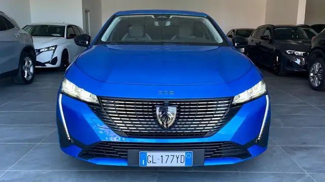 Peugeot 308 view 2