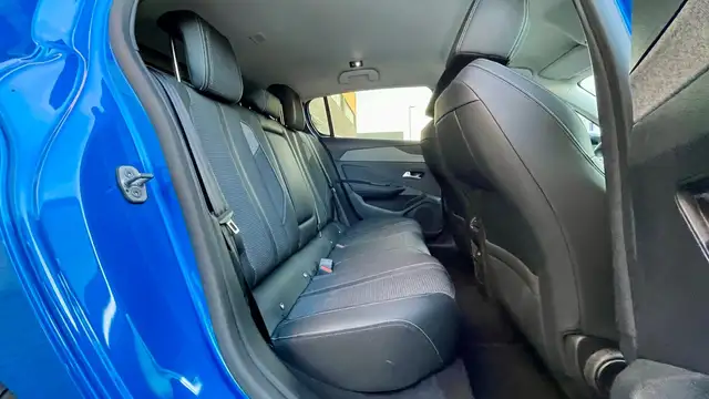 Peugeot 308 view 11