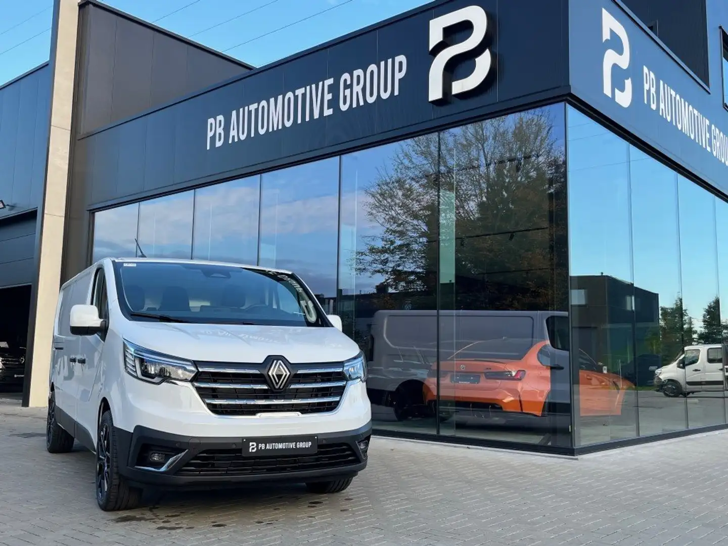Renault Trafic L2 H1 Exclusive Line Red Edition 130pk Nieuwww Bianco - 1