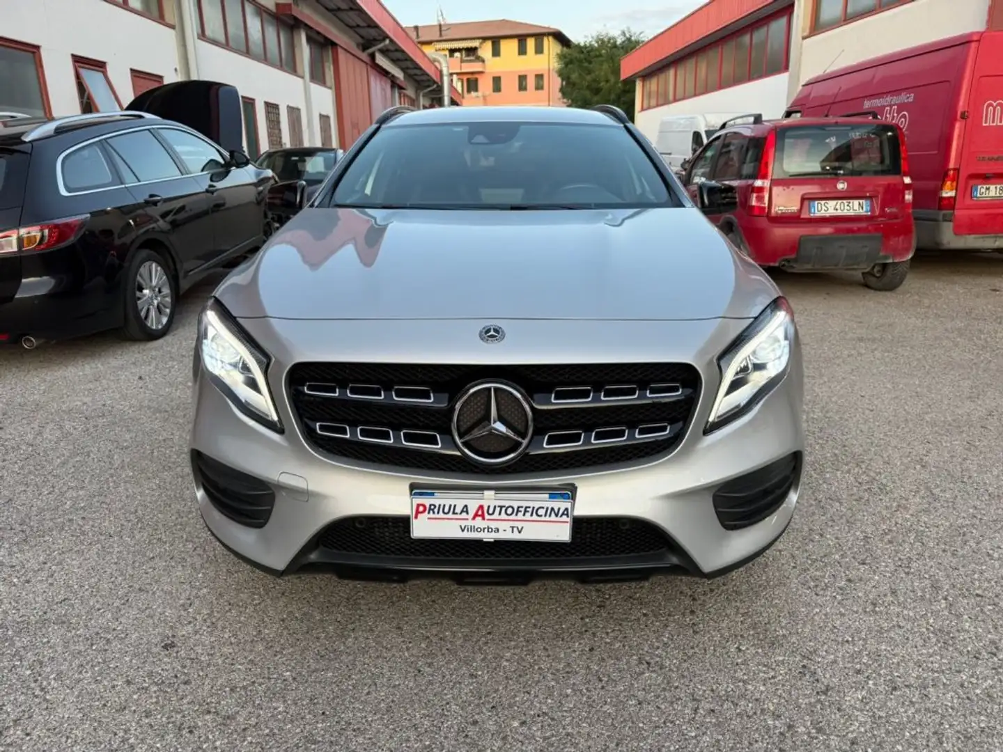 Mercedes-Benz GLA 200 d Automatic 4Matic Premium Argento - 2