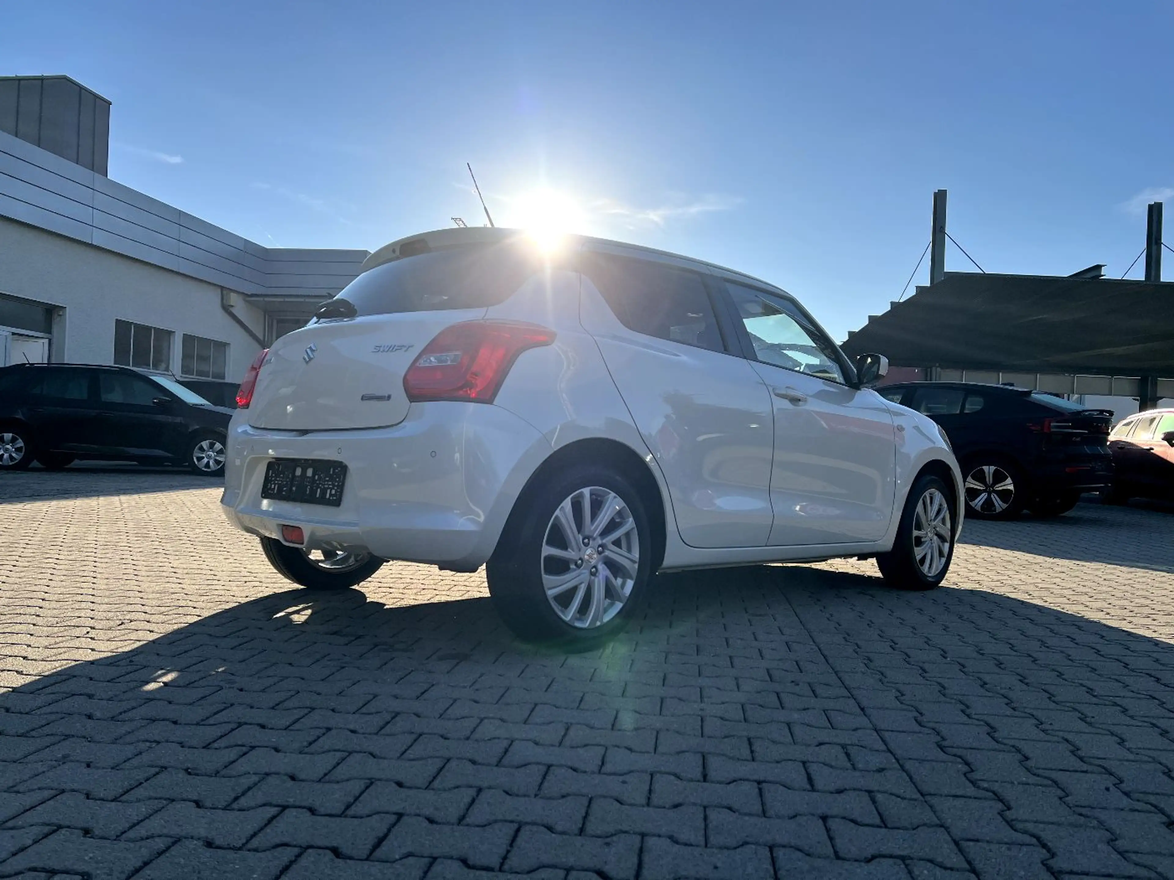 Suzuki Swift 1.2 Dualjet SHVS Comfort LED Kamera Sitzh. — photo 4