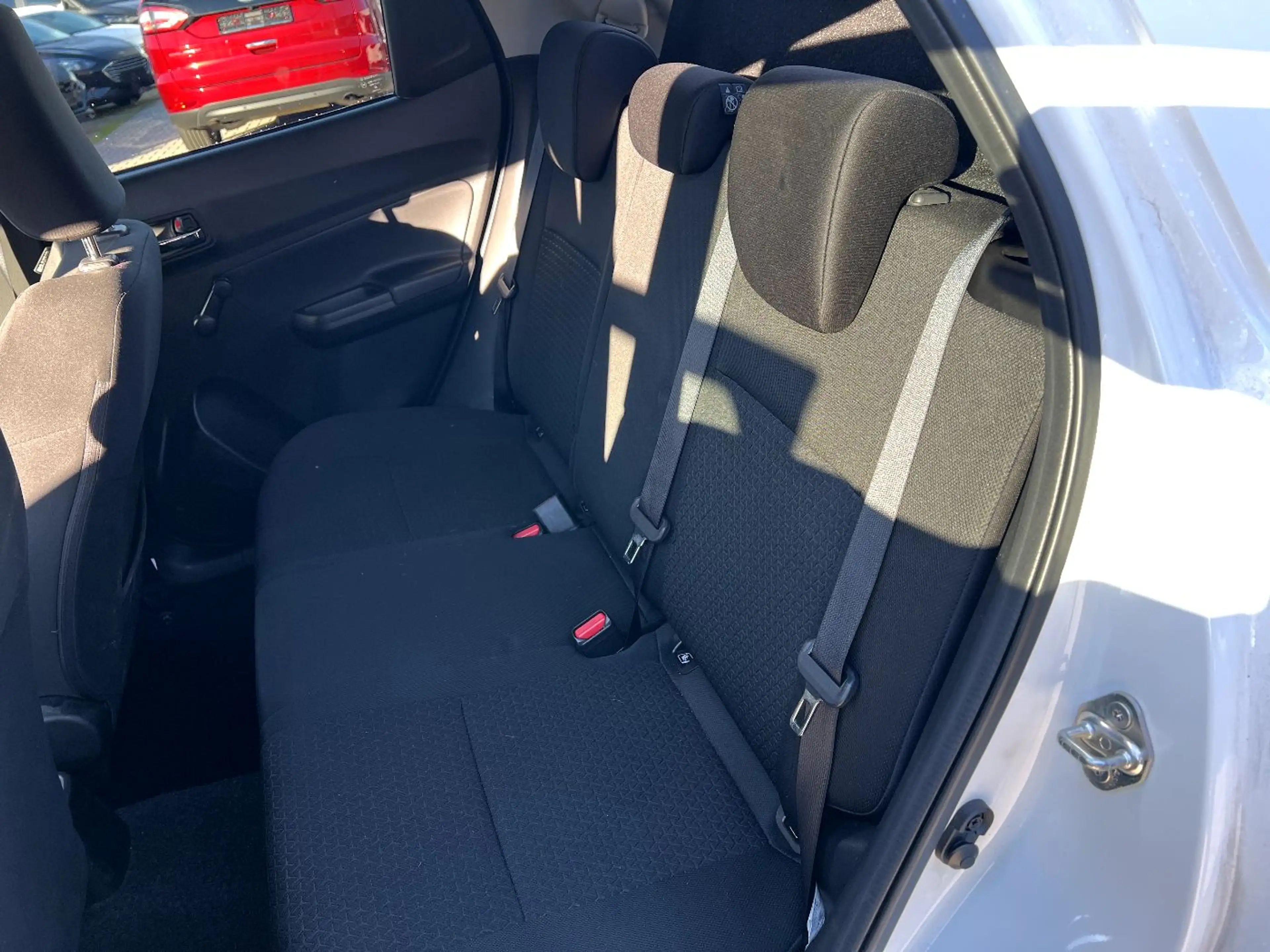 Suzuki Swift 1.2 Dualjet SHVS Comfort LED Kamera Sitzh. — photo 13