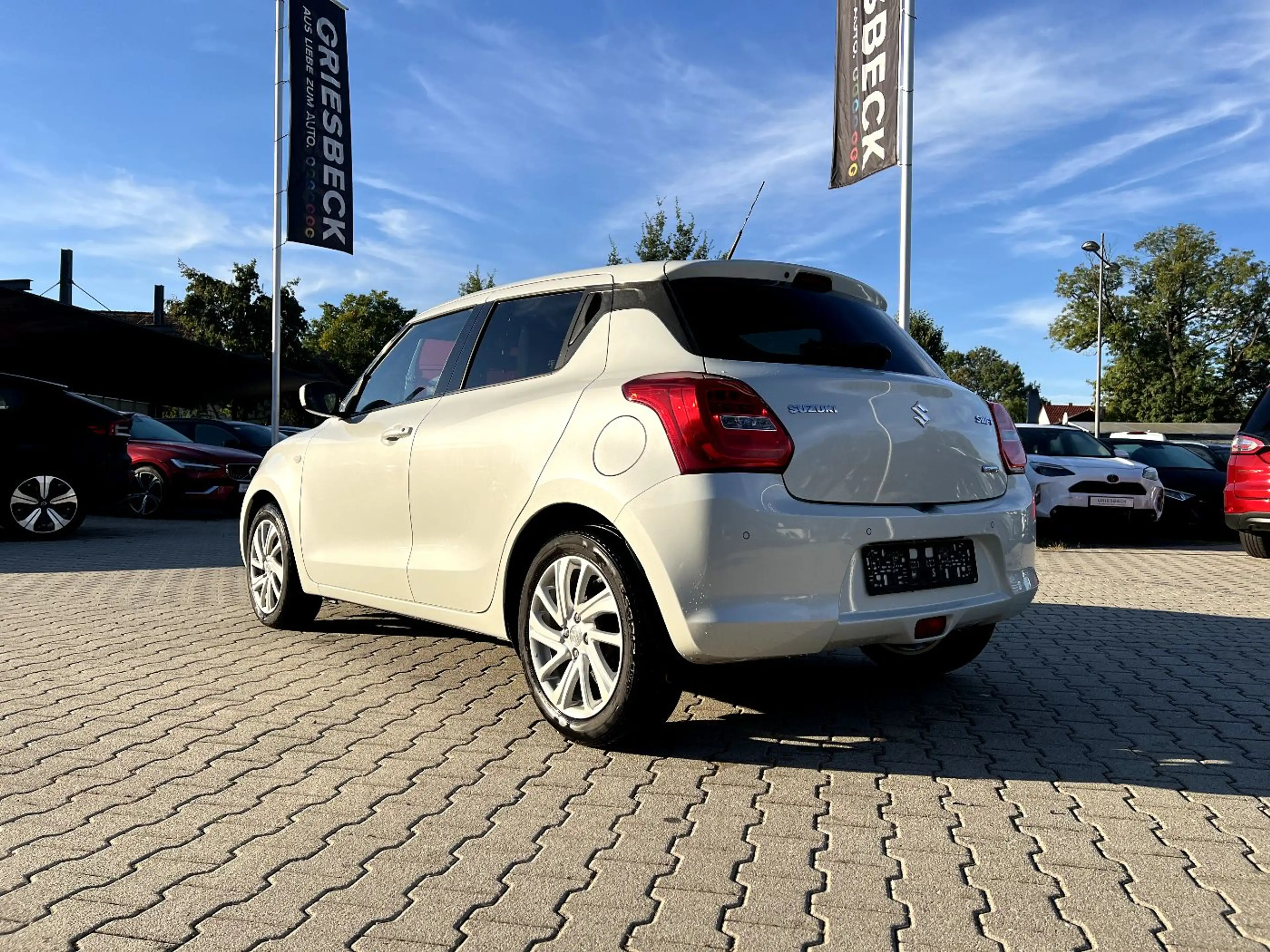 Suzuki Swift 1.2 Dualjet SHVS Comfort LED Kamera Sitzh. — photo 3