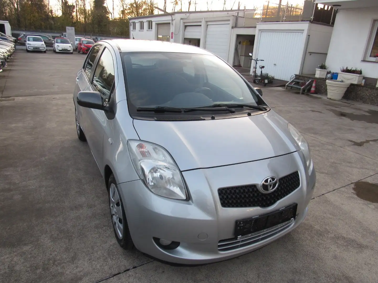 Toyota Yaris Executive,AUTOMATIK,KLIMA,E-FENSTER. Ezüst - 2