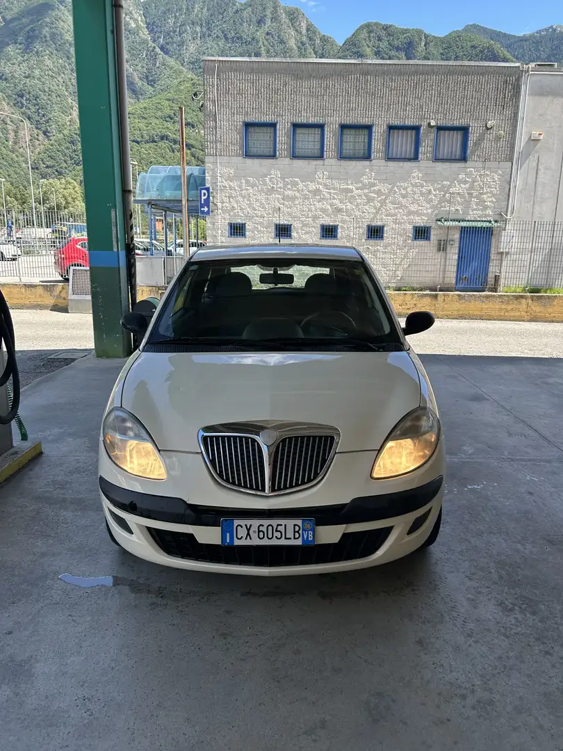 Lancia Ypsilon 1.2 8v Oro - 2