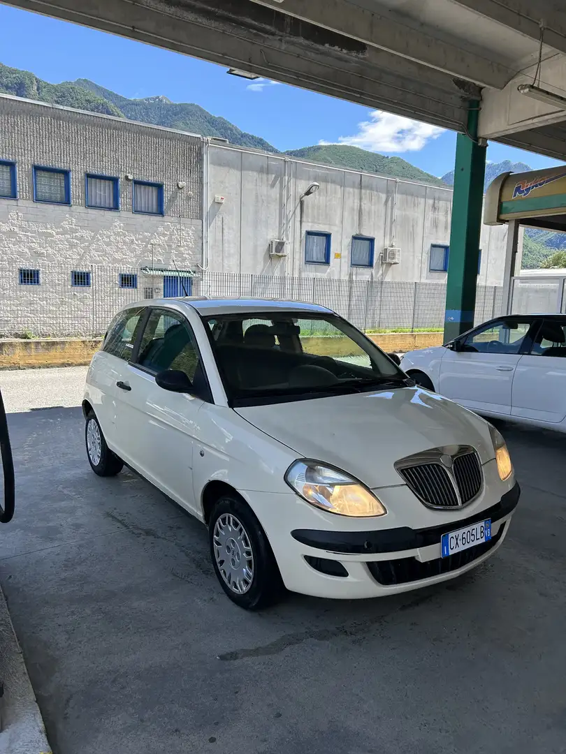 Lancia Ypsilon 1.2 8v Oro - 1