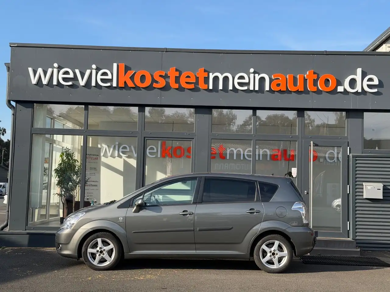 Toyota Corolla Verso 2.2 D-4D 7Sitzer TÜV&InspektionNeu — photo 1 of 19