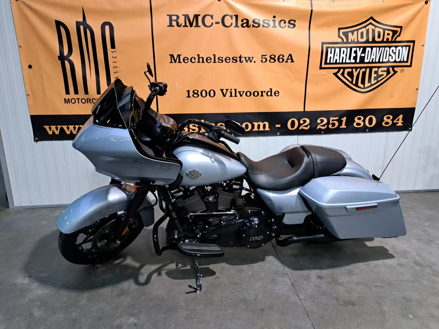 Harley-Davidson Road Glide TOURING SPECIALE 114 - DEMO BIKE Zilver - 2