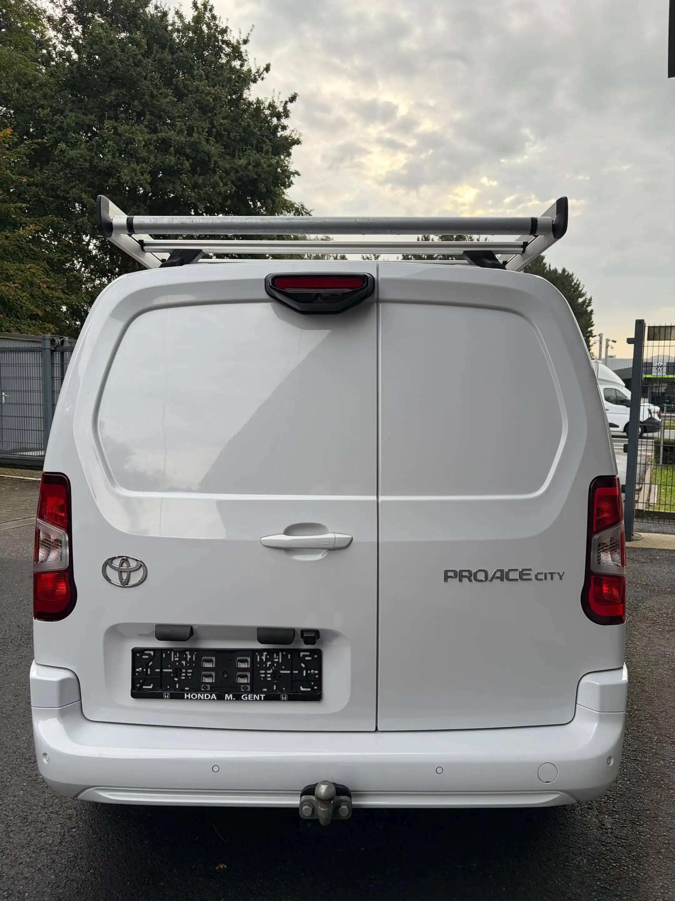 Toyota Proace Proace City 1.5 D-4D Tech Pack + TOYOTA GARANTIE + TREKHAAK + FULL OPTION — photo 4